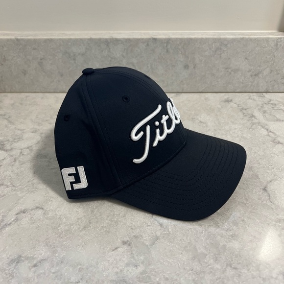 Titleist Adult Tour Performance Golf Hat, Black - Picture 5 of 6